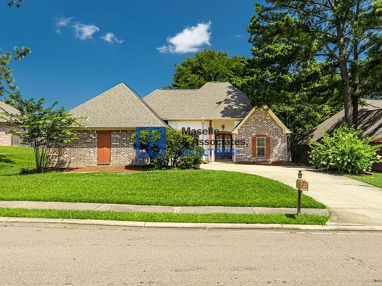 153 Hartfield Dr — Photo 1