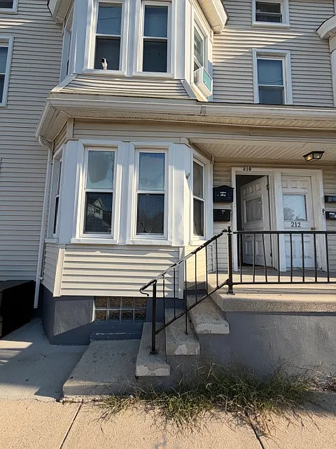 2 bed, 900 sqft, $1,350 — Photo 2