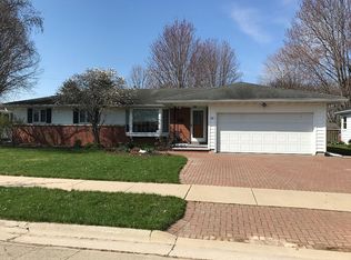 1761 Chateau Dr, Green Bay, WI 54304
