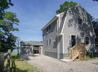 34 Arnold St, Wareham, MA 02571