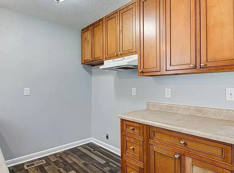 409 W Vandalia Rd — Photo 6