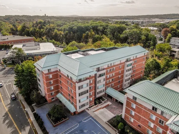 183 Oak St APT 302, Newton, MA 02464