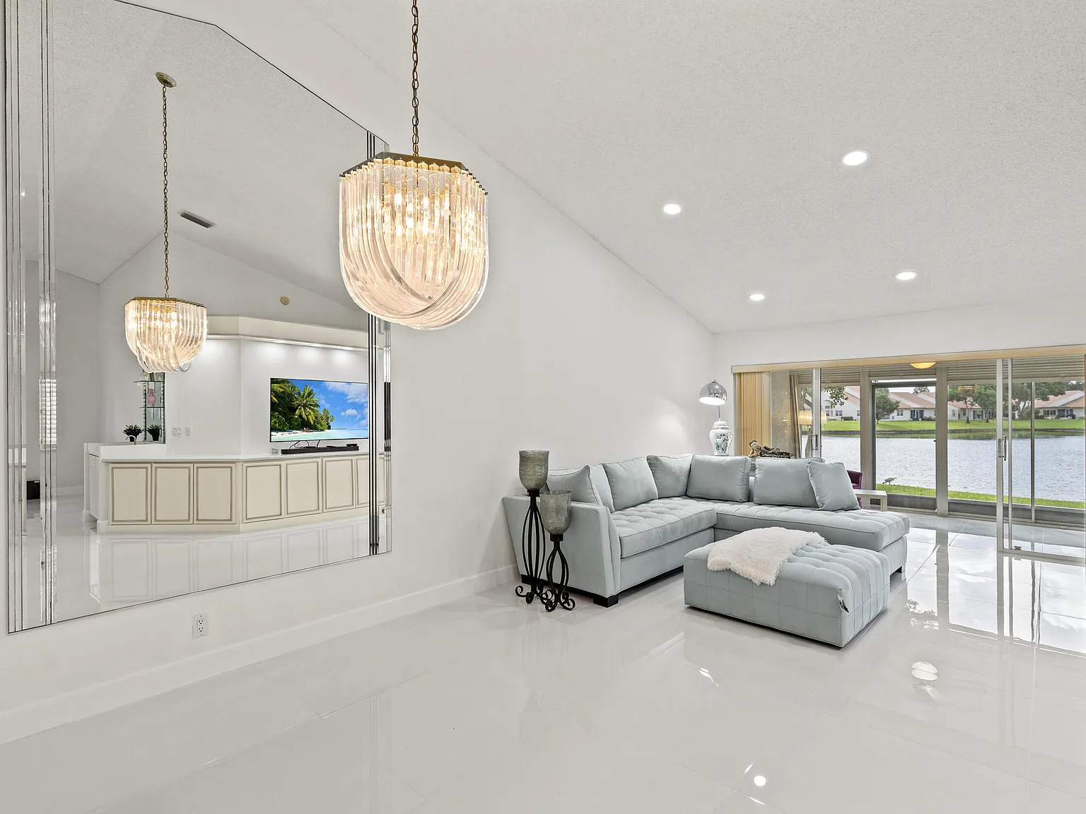 2 bed, 2.0 bath, 1626 sqft, $3,500 — Photo 2