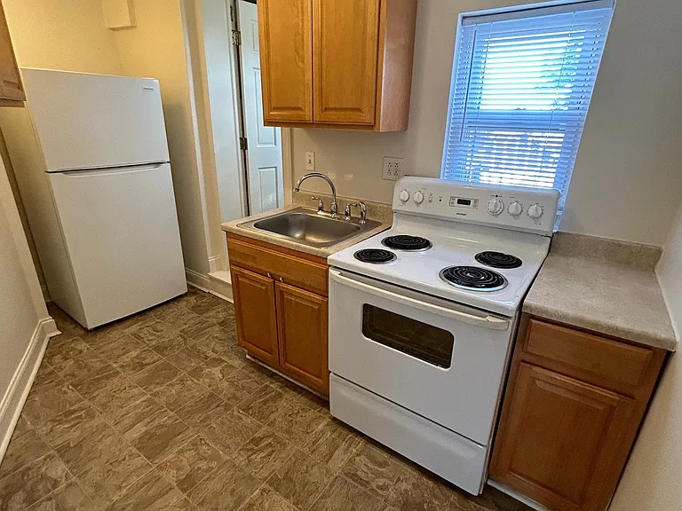 151 E Philadelphia St #E — Photo 4