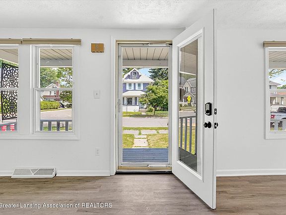4th image of 917 W Barnes Ave