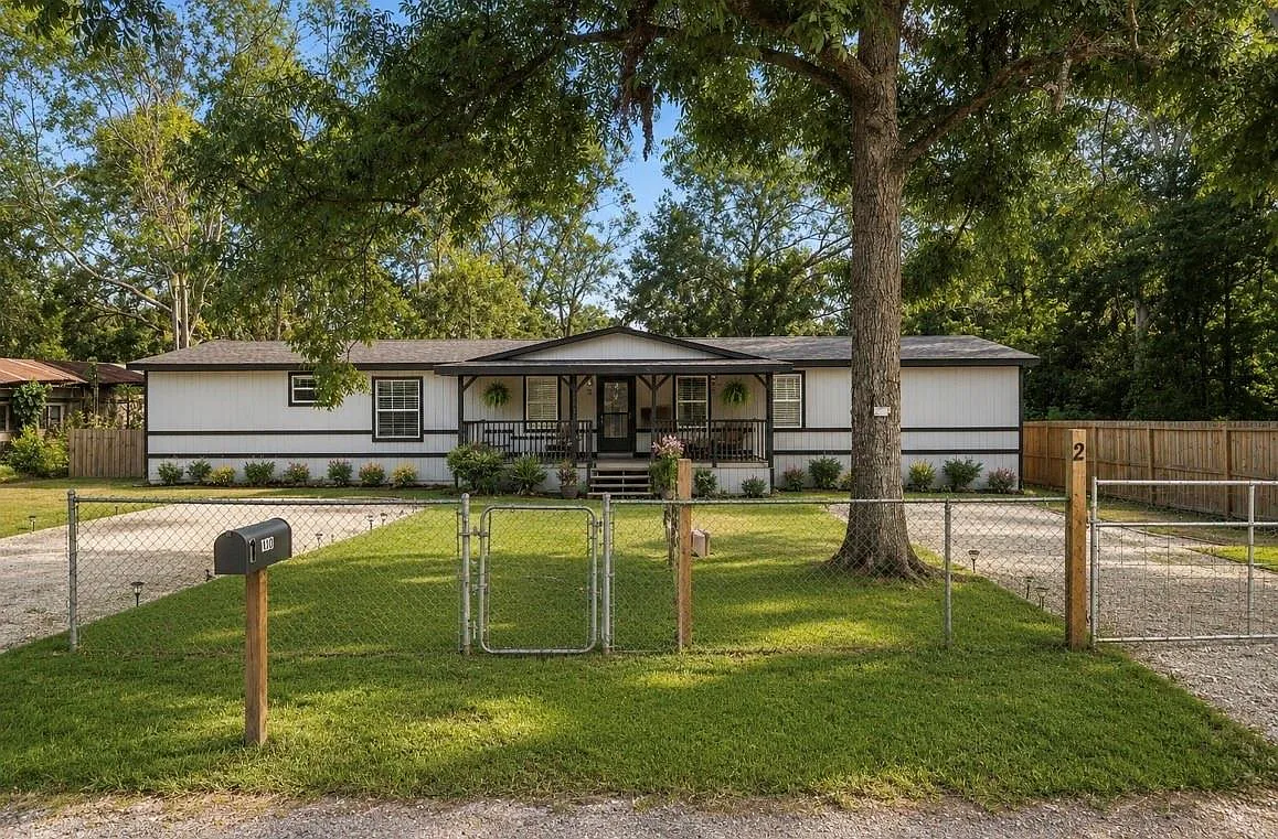 3 bed, 2.0 bath, 1200 sqft, $1,100 — Photo 1