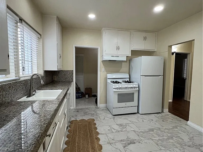 1933 S Corning St — Photo 12