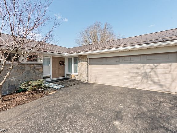 3rd image of 1066 Burkwood Rd