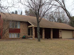 8355 Pleasant View Dr, Mounds View, MN 55112