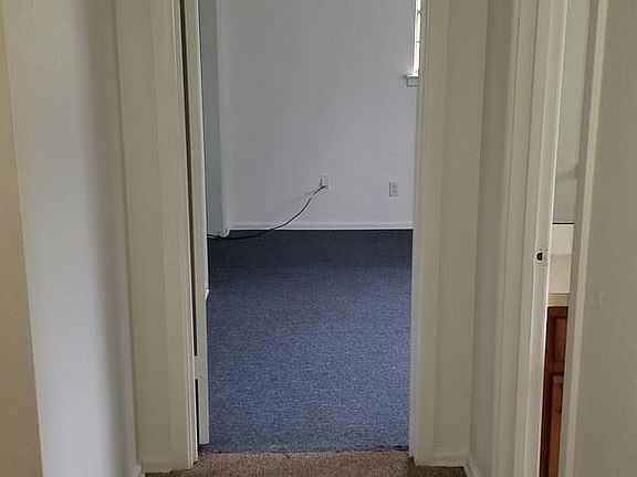4th image of 720 W 4th St Unit B