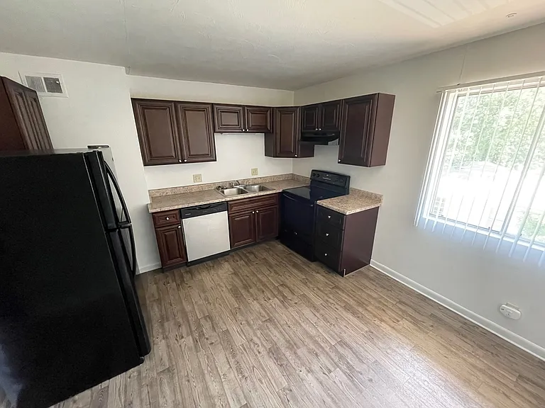 2445 E St — Photo 16