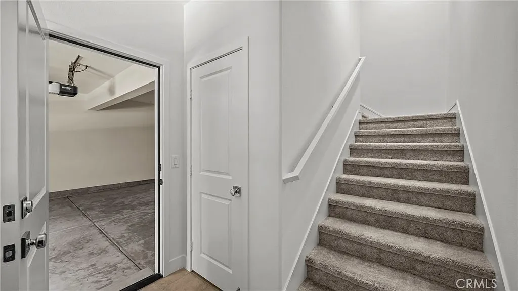 2 bed, 1371 sqft, $3,800 — Photo 4