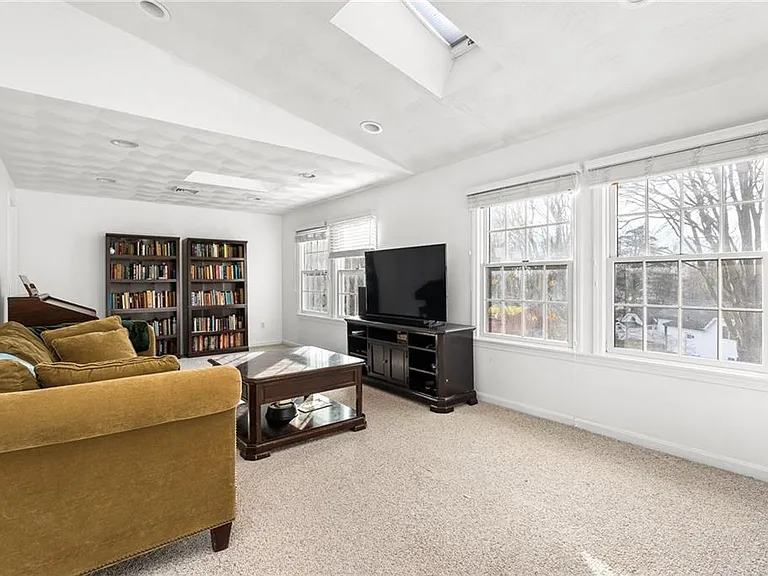 6 Pickering Dr — Photo 14