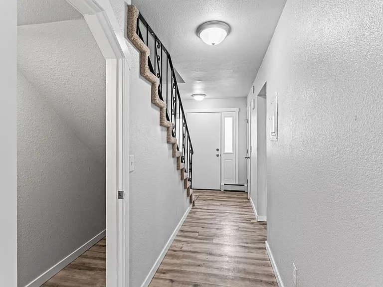 470 Dailey Ave — Photo 11
