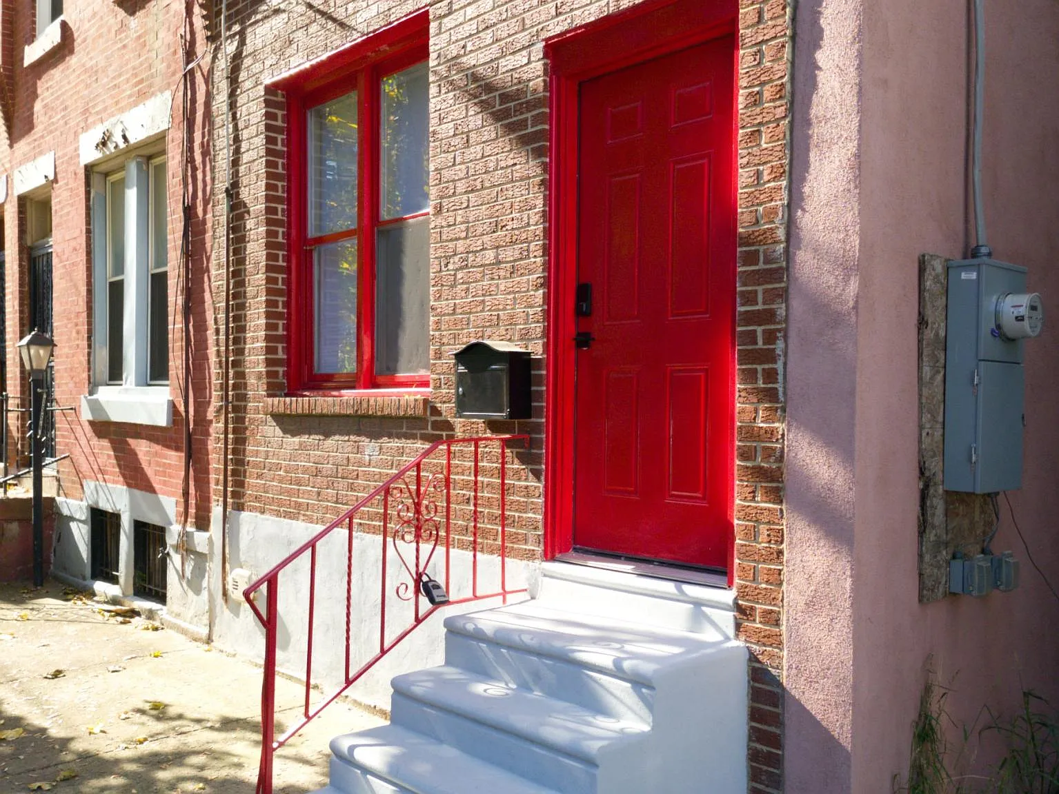 2 bed, 1976 sqft, $2,000 — Photo 2