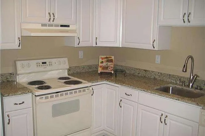 205 Bernard Ct — Photo 2