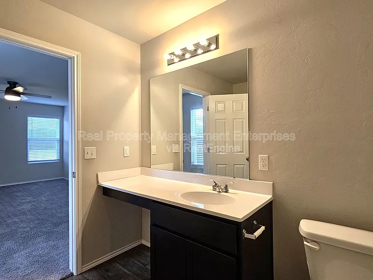319 Waterside Dr — Photo 6