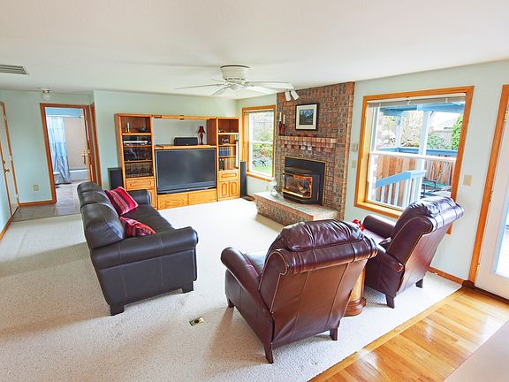 3rd image of 2028 28th St SE