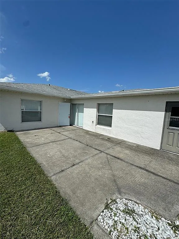 3 bed, 2.0 bath, 1854 sqft, $1,799 — Photo 1