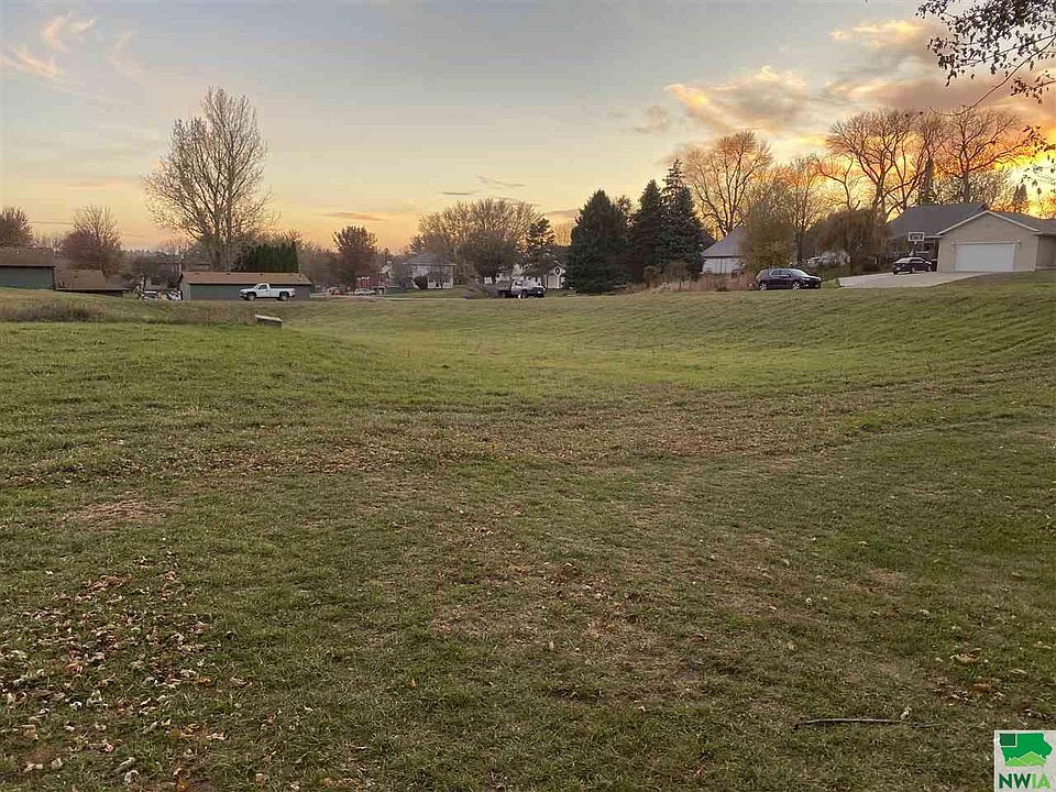 1st image of 1 4th St