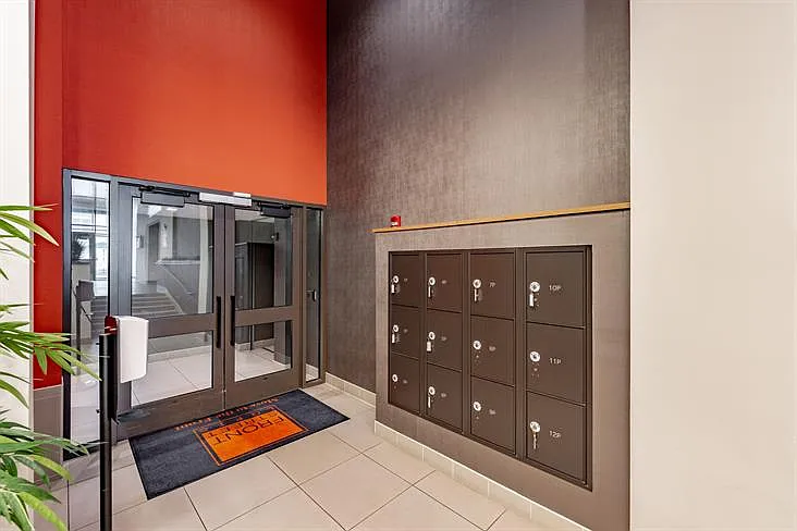 Front Street Lofts — Photo 13