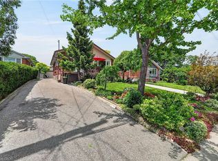10 Helga Ct, Hamilton, ON L8V 3K2