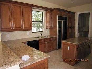 3rd image of 15524 Glencrest Ave