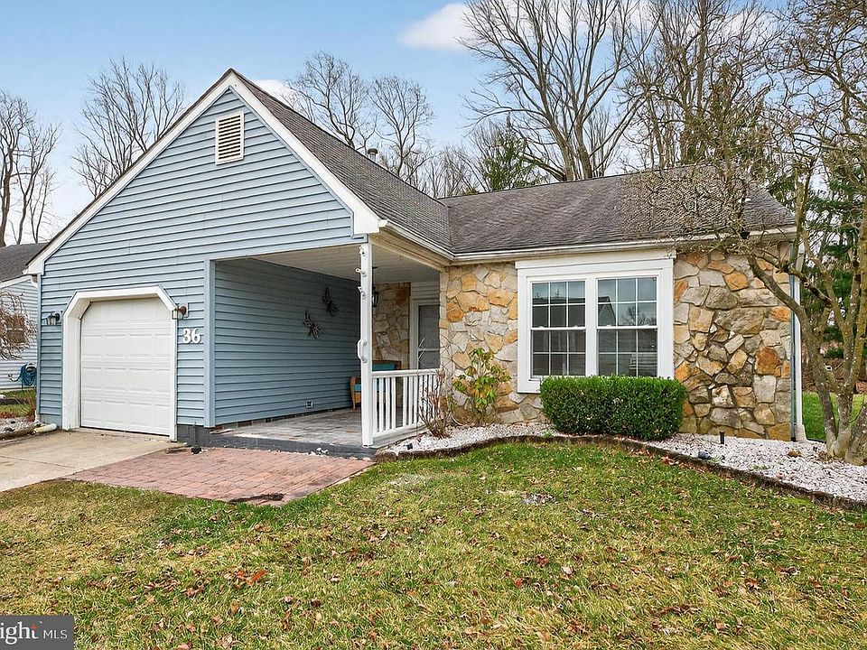 1st image of 36 Lakebridge Dr