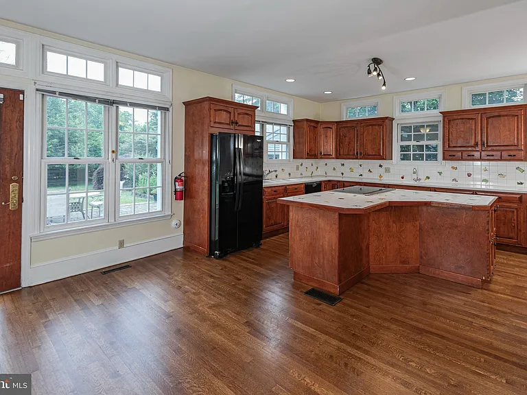 254 Jefferson Rd — Photo 17