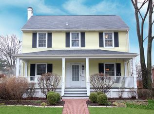 684 Pleasant Ave, Glen Ellyn, IL