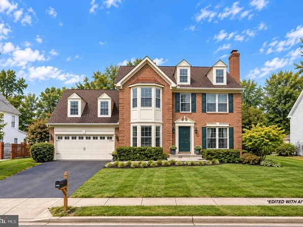 1316 Summerfield Dr, Herndon, VA 20170
