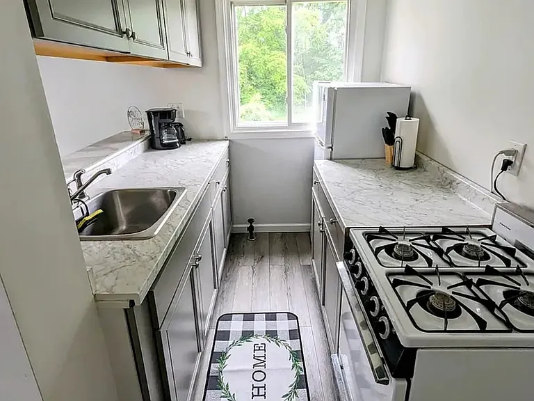 102 E Main St #5 — Photo 3