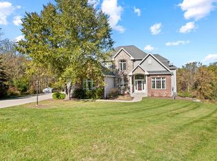 W272N6881 Stonehouse Dr, Lisbon, WI