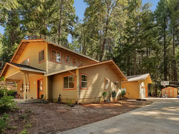 2090 Bourbon St, Pollock Pines, CA 95726