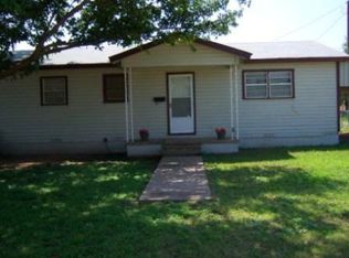 206 S 10th St, Ballinger, TX 76821