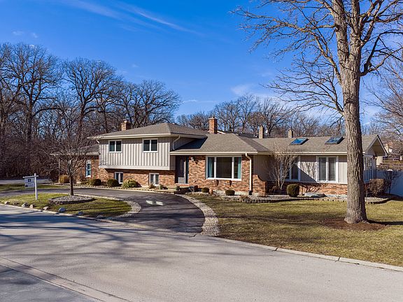 2nd image of 329 Montclare Ln