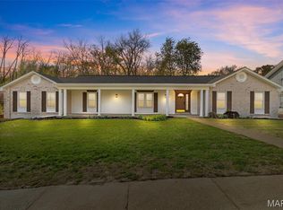 141 Greentrails Dr N, Chesterfield, MO