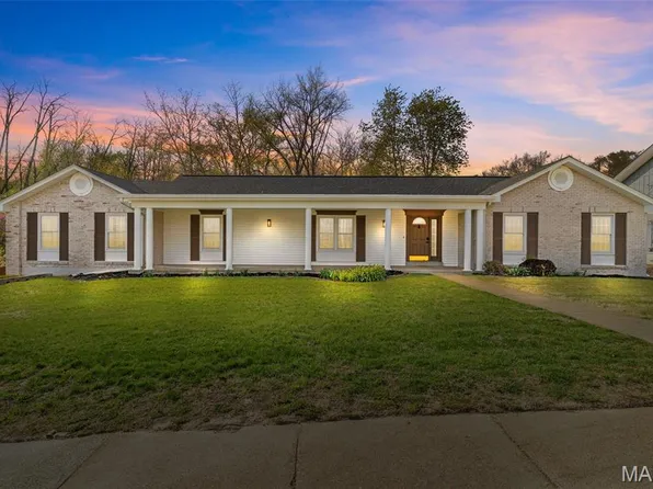 141 Greentrails Dr N, Chesterfield, MO 63017