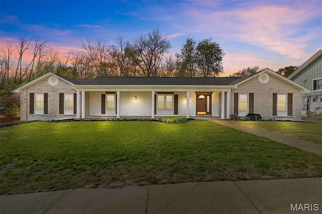 141 Greentrails Dr N photo 1