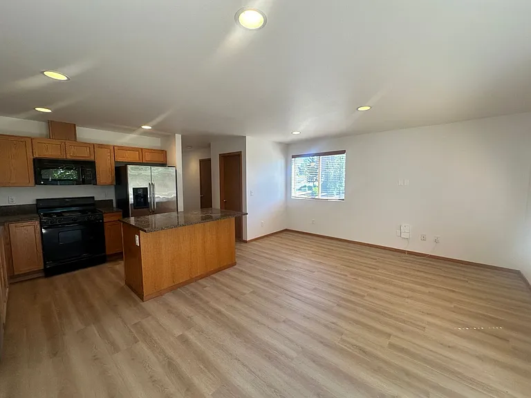 4002 82nd Ave NE — Photo 6