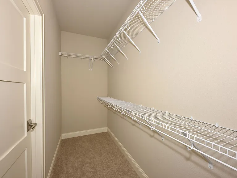 W62N438 Hanover Ave — Photo 27