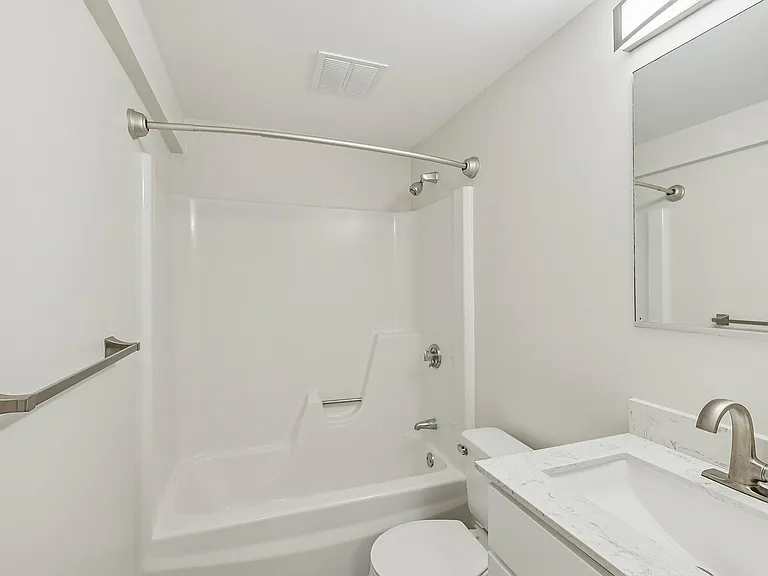 15-web-or-mls-Park St-S1807-015