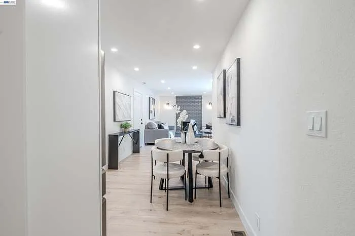 3743 Sanford St — Photo 19