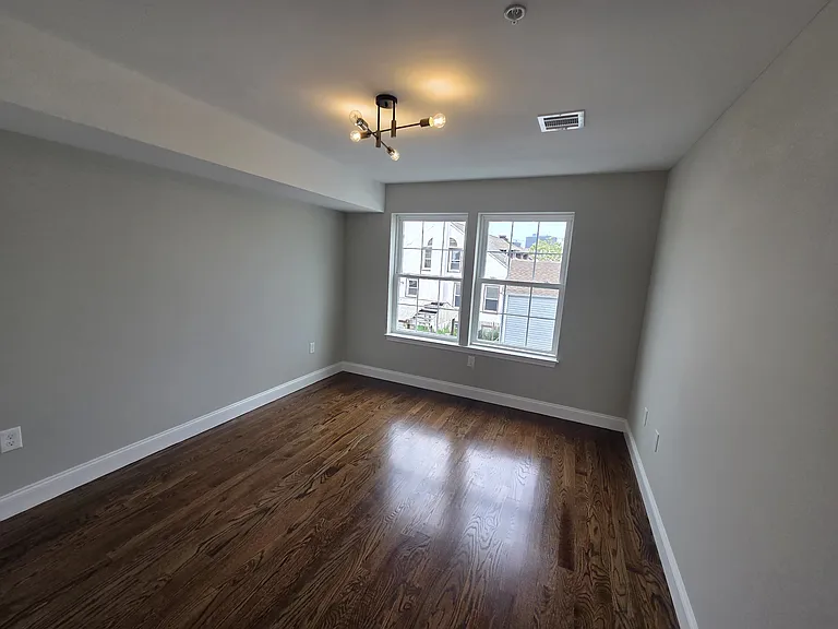 154 Oliver St #2 — Photo 4