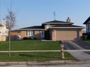 4057 Indian Hill Dr, Country Club Hills, IL