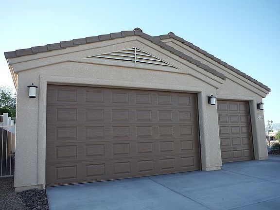 5th image of 2440 Clarke Dr