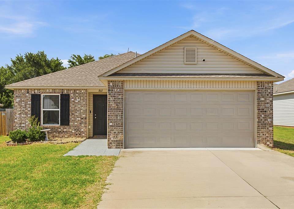 1st image of 807 W Judy Dr