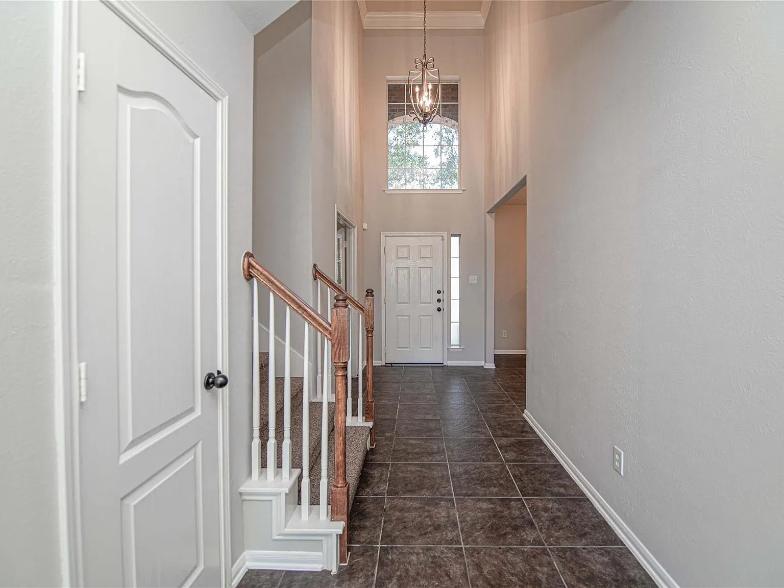 5 bed, 2.5 bath, 3493 sqft, $3,150 — Photo 3