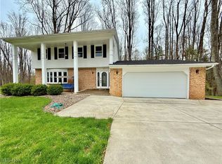 10 Ashwood Dr, Vienna, WV