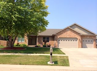 219 Marblestone Dr, Chatham, IL
